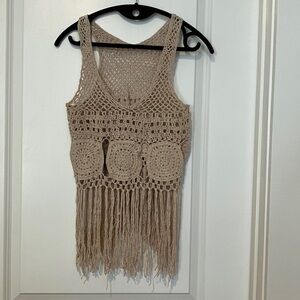 VINTAGE BEAUTY Crochet sleeveless top with fringe